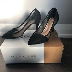 Womens closed toe low heel shoe